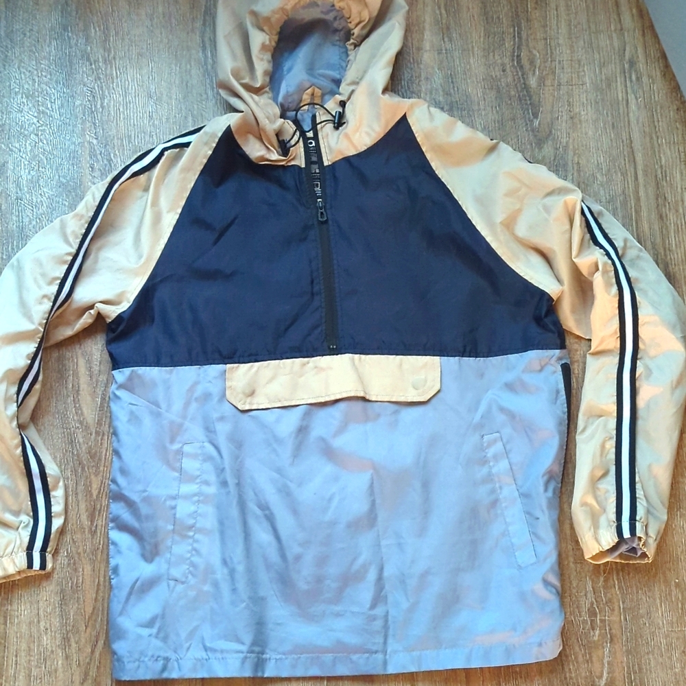 Distortion comfort and style windbreaker